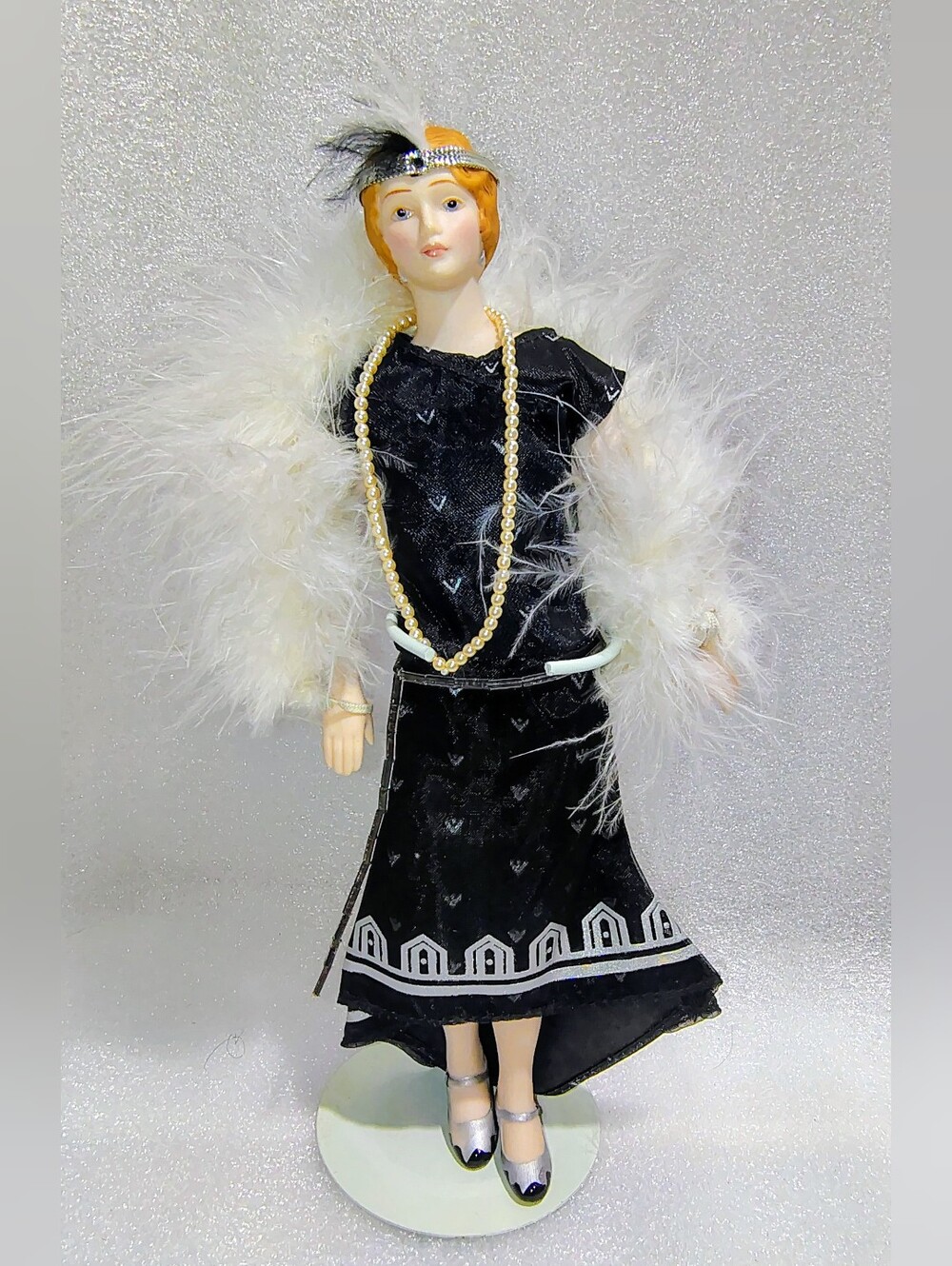 Vintage 1989 Avon Roaring Twenties Porcelain Doll Fashion American Times 9”